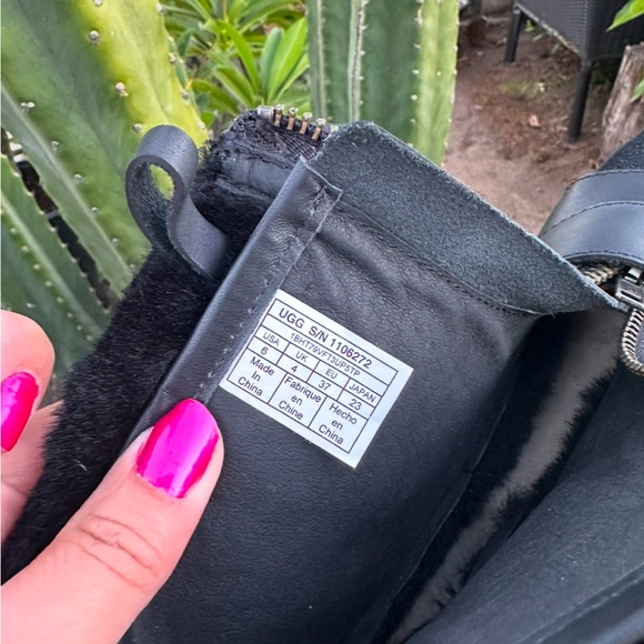 UGG CLASSIC MOTO PUNK MINI BLACK BOMBER SUEDE PLATFORM ANKLE BOOTS SIZE 6 WOMEN - Picture 4 of 6